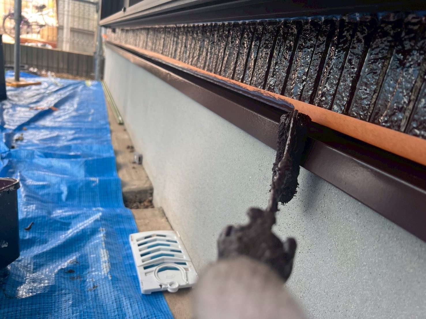 野田市・柏市・流山市の外壁塗装は美装柳屋へ/【作業のご紹介】千葉県鎌ケ谷市K様邸・水切り塗装作業