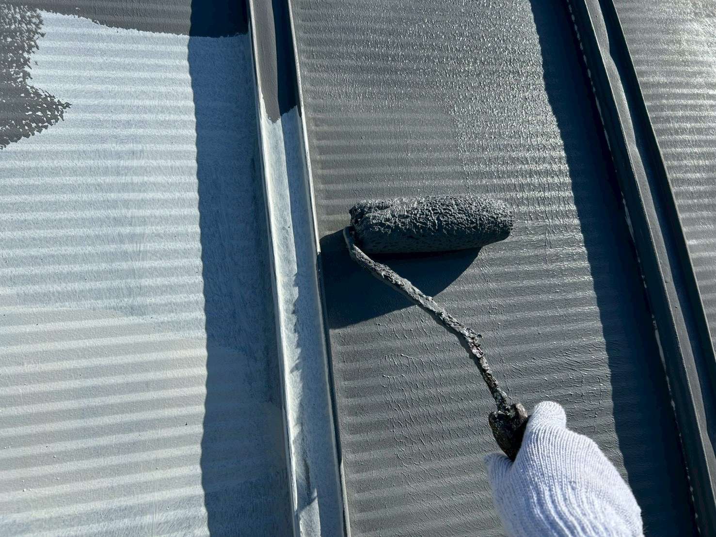 野田市・柏市・流山市の外壁塗装は美装柳屋へ/【作業のご紹介】東京都目黒区H様邸・屋根塗装作業