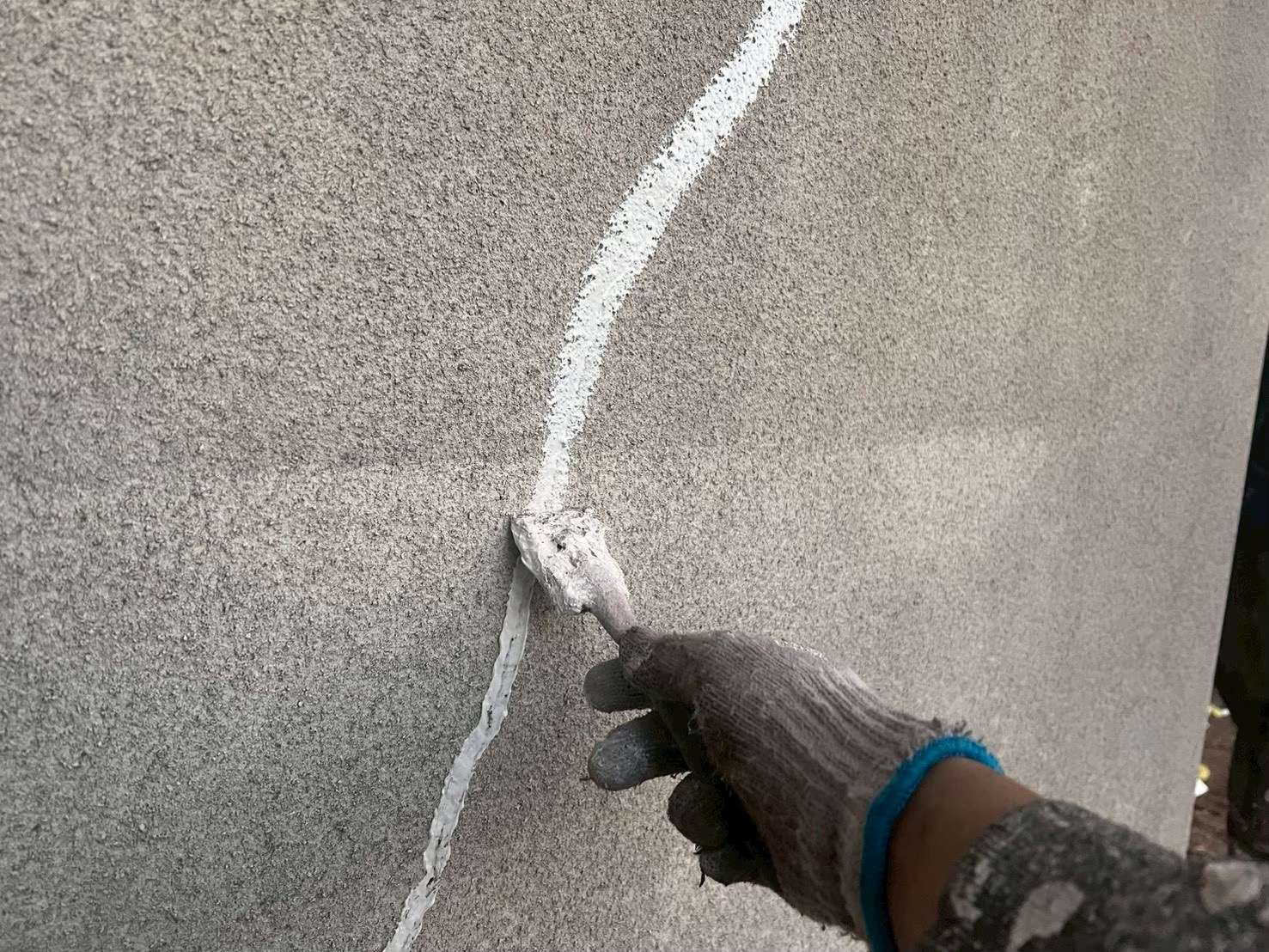 野田市・柏市・流山市の外壁塗装は美装柳屋へ/【作業のご紹介】千葉県野田市住宅塗装・クラック処理作業